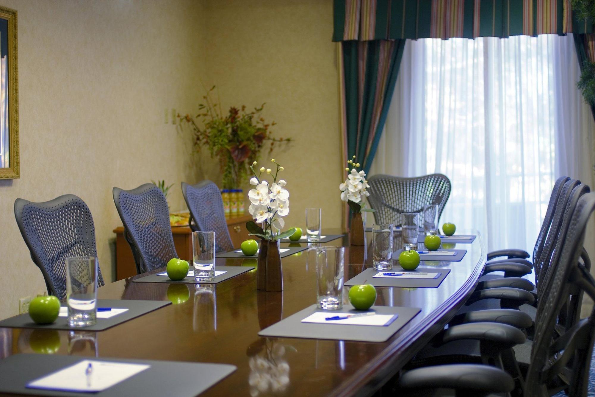 Hilton Garden Inn Shelton Extérieur photo